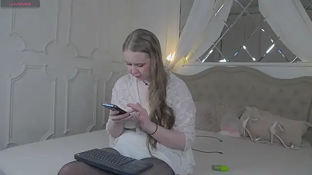 AprilHughes online show from 01/12/26, 06:24