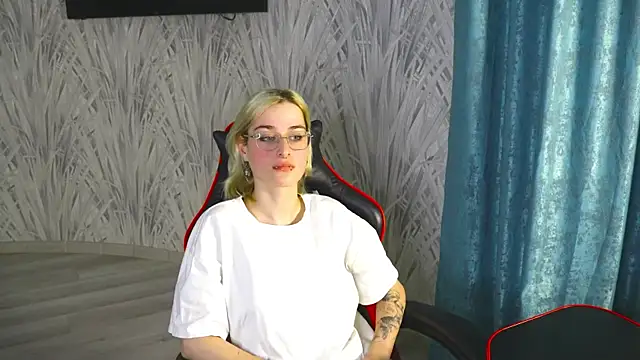 ValerieKirk online show from 12/02/25, 11:15