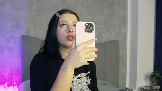 Snapshot of LucyRayy chatting on 02/08/26, 08:01 LucyRayy online show from 02/08/26, 08:01