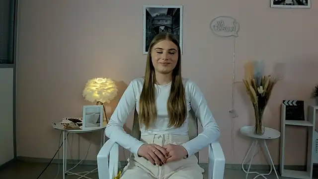 Snapshot of BobbyeEwell chatting on 12/02/25, 06:41 BobbyeEwell online show from 12/02/25, 06:41