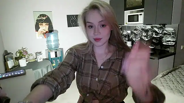 LunaPeony online show from 02/04/26, 04:46