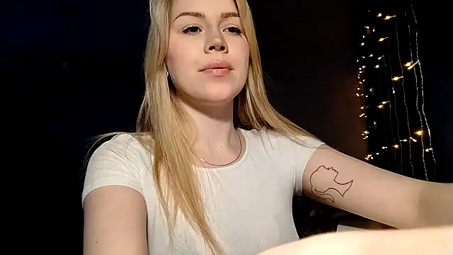 LunaPeony online show from 03/11/26, 06:25