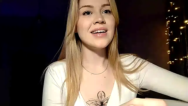 LunaPeony online show from 03/12/26, 06:36