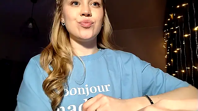 LunaPeony online show from 03/21/26, 09:07