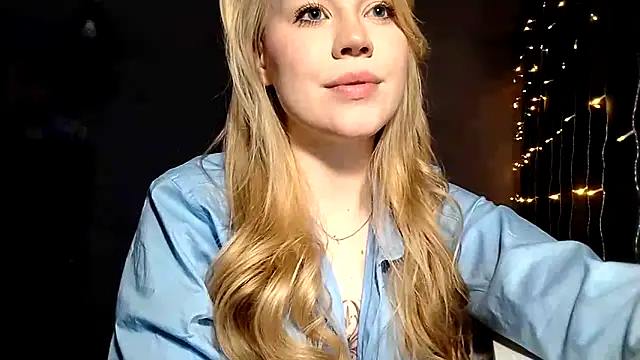 LunaPeony online show from 03/31/26, 08:31