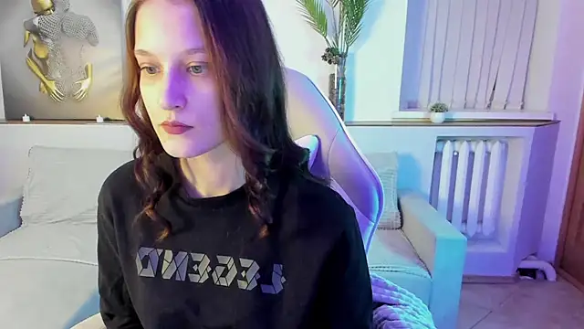 Snapshot of KrisDoeil chatting on 12/17/25, 02:28 KrisDoeil online show from 12/17/25, 02:28