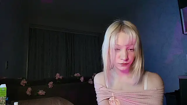 Snapshot of yape_anne chatting on 12/15/25, 04:22 yape anne online show from 12/15/25, 04:22