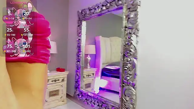 LaraSaint online show from 12/13/25, 07:53