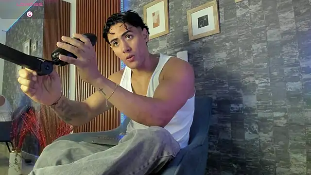 Snapshot of Tayler_Cross chatting on 01/14/26, 05:29 Tayler Cross online show from 01/14/26, 05:29