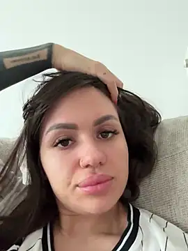 Snapshot of SiennaLuxexx chatting on 02/13/26, 12:12 SiennaLuxexx online show from 02/13/26, 12:12