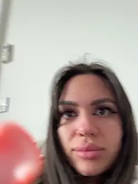 Snapshot of SiennaLuxexx chatting on 02/19/26, 12:01 SiennaLuxexx online show from 02/19/26, 12:01