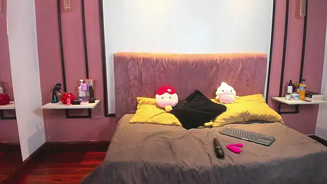 MissSavage  online show from 05/06/26, 06:35