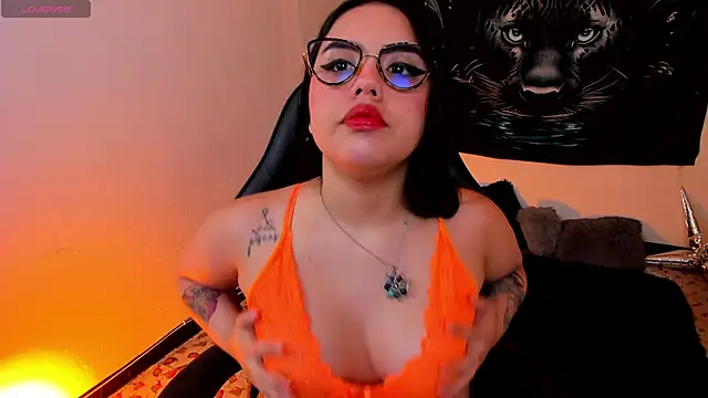 Snapshot of Nicolle_Ruizz chatting on 06/14/26, 10:28 Nicolle Ruizz online show from 06/14/26, 10:28