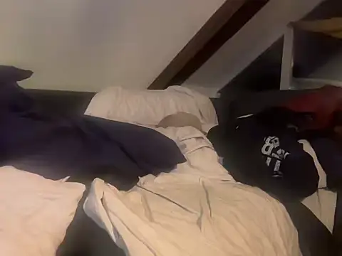 Snapshot of CBT-Sounding chatting on 12/03/25, 11:58 CBT-Sounding online show from 12/03/25, 11:58