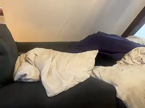 Snapshot of CBT-Sounding chatting on 12/04/25, 12:03 CBT-Sounding online show from 12/04/25, 12:03