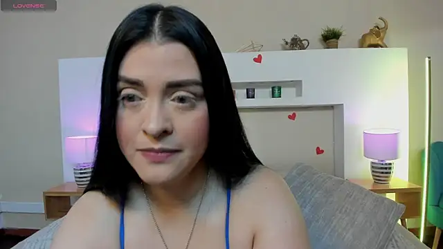 Snapshot of AnikaRomanoff_ chatting on 05/08/26, 11:37 AnikaRomanoff online show from 05/08/26, 11:37