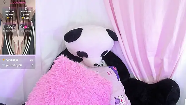 Snapshot of sofia_shadow_ chatting on 12/15/25, 05:44 sofia shadow online show from 12/15/25, 05:44