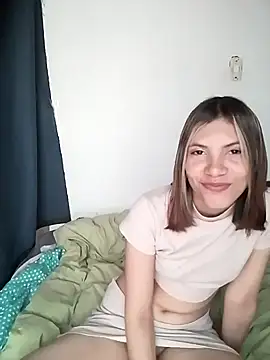 Snapshot of Sweetprouble_17 chatting on 12/16/25, 08:47 Sweetprouble 17 online show from 12/16/25, 08:47