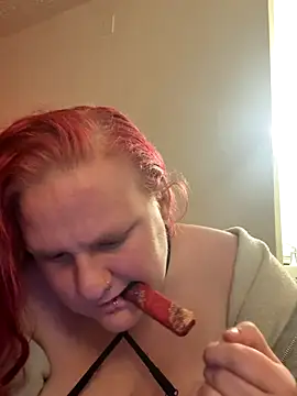 Snapshot of ivylynn420 chatting on 12/02/25, 05:24 ivylynn420 online show from 12/02/25, 05:24