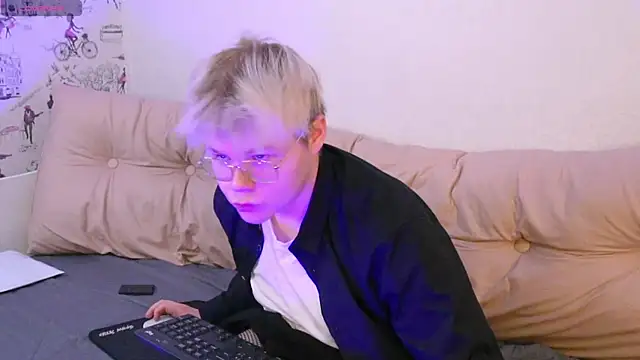 Snapshot of Brian_Mils chatting on 12/14/25, 12:21 Brian Mils online show from 12/14/25, 12:21