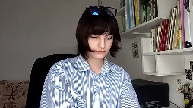 Snapshot of MellisaBalles chatting on 12/17/25, 07:58 MellisaBalles online show from 12/17/25, 07:58