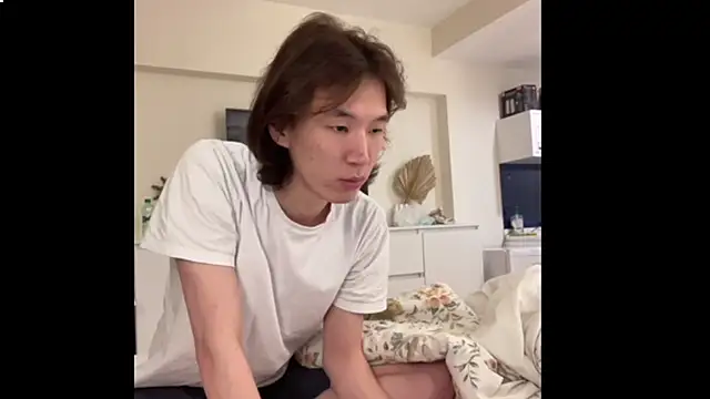 Snapshot of mike_johny1 chatting on 12/04/25, 04:38 mike johny1 online show from 12/04/25, 04:38