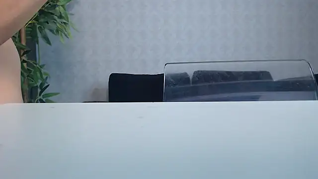 SilviaVanda online show from 12/23/25, 07:17