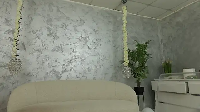 Snapshot of SilviaVanda chatting on 06/19/26, 06:07 SilviaVanda online show from 06/19/26, 06:07