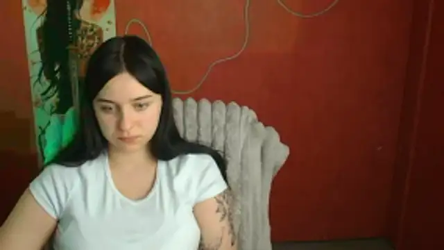 Snapshot of Lilu_May chatting on 04/24/26, 11:18 Lilu May online show from 04/24/26, 11:18
