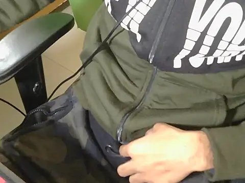 Snapshot of Michal_Fransis chatting on 12/05/25, 12:47 Michal Fransis online show from 12/05/25, 12:47