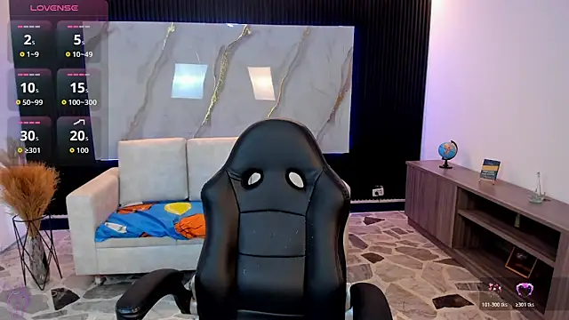 TiffanyHoustton online show from 03/09/26, 12:09