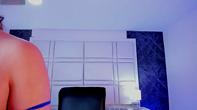 TiffanyHoustton online show from 03/12/26, 12:11