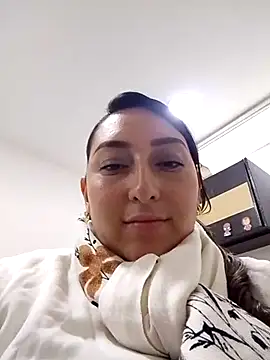 Valeria montana  online show from 02/05/26, 02:00