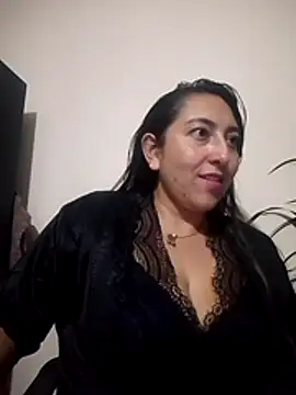 Snapshot of Valeria_montana_ chatting on 06/18/26, 01:39 Valeria montana online show from 06/18/26, 01:39