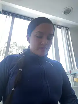 Snapshot of bela_miel chatting on 12/17/25, 05:30 bela miel online show from 12/17/25, 05:30