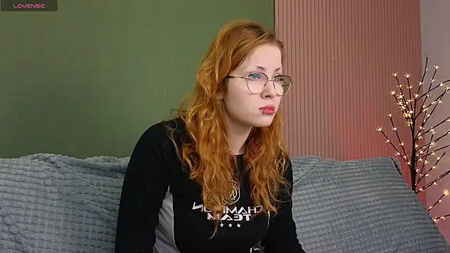 Sofie Burn online show from 12/15/25, 04:17