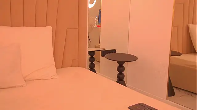 LisaDeviss online show from 05/10/26, 11:59