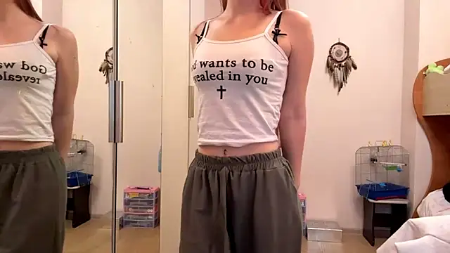 Snapshot of velvetmary chatting on 12/16/25, 04:28 velvetmary online show from 12/16/25, 04:28