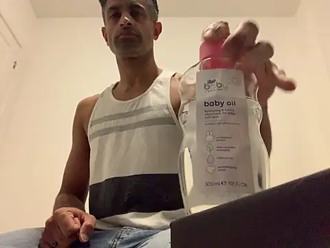 Snapshot of RandyRik chatting on 12/02/25, 08:37 RandyRik online show from 12/02/25, 08:37