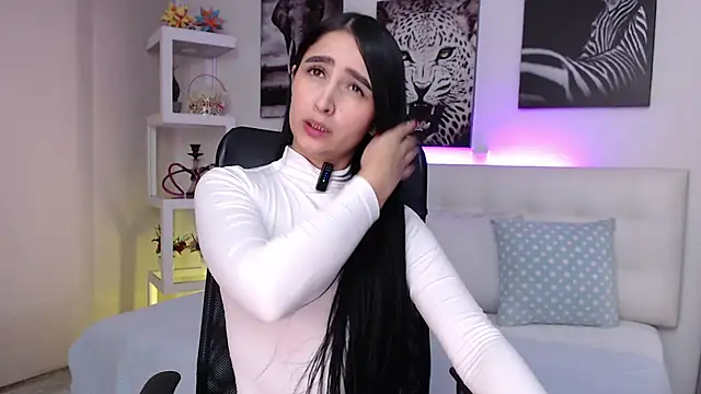 mialiore online show from 12/19/25, 12:45