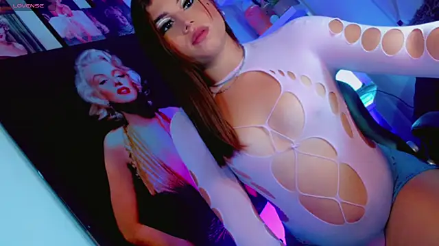 Snapshot of Tiiana_Glow10_ chatting on 12/03/25, 04:09 Tiiana Glow10 online show from 12/03/25, 04:09