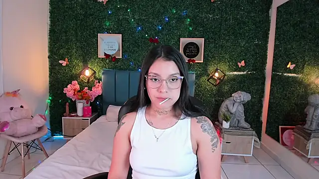 GabyyCute  online show from 12/17/25, 03:23