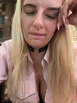 Snapshot of Betsy chatting on 12/15/24, 07:46 Betsy online show from 12/15/24, 07:46