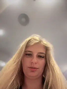 Snapshot of Betsy chatting on 12/29/24, 11:18 Betsy online show from 12/29/24, 11:18