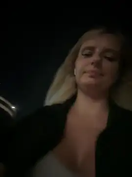 Snapshot of Betsy chatting on 01/27/25, 01:52 Betsy online show from 01/27/25, 01:52