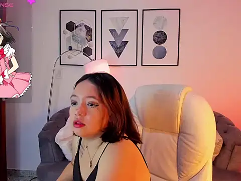 Snapshot of LunaKai_ chatting on 12/16/25, 02:11 LunaKai online show from 12/16/25, 02:11