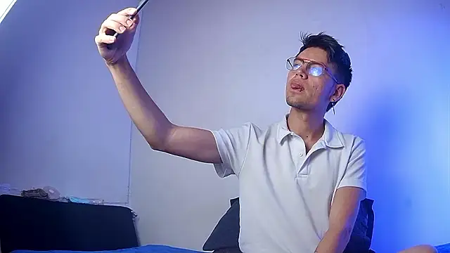 Snapshot of nicolatinboy chatting on 02/11/26, 09:09 nicolatinboy online show from 02/11/26, 09:09