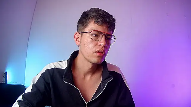 Snapshot of nicolatinboy chatting on 02/21/26, 09:05 nicolatinboy online show from 02/21/26, 09:05