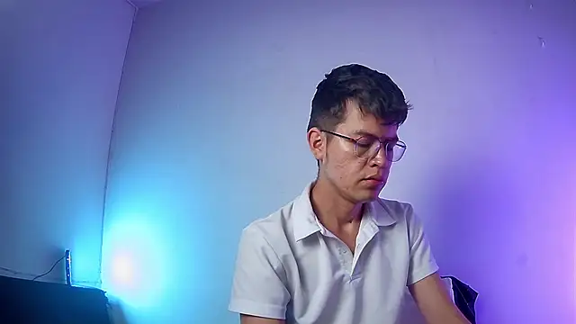 Snapshot of nicolatinboy chatting on 02/26/26, 09:14 nicolatinboy online show from 02/26/26, 09:14