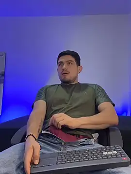 williamsmiiths16 online show from 04/19/26, 01:54